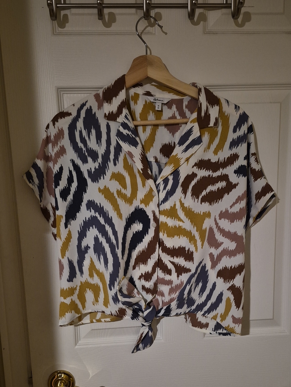 Reitmans Earthy Ikat Print Button-Up Camp Shirt with Tie-Front - Size Medium